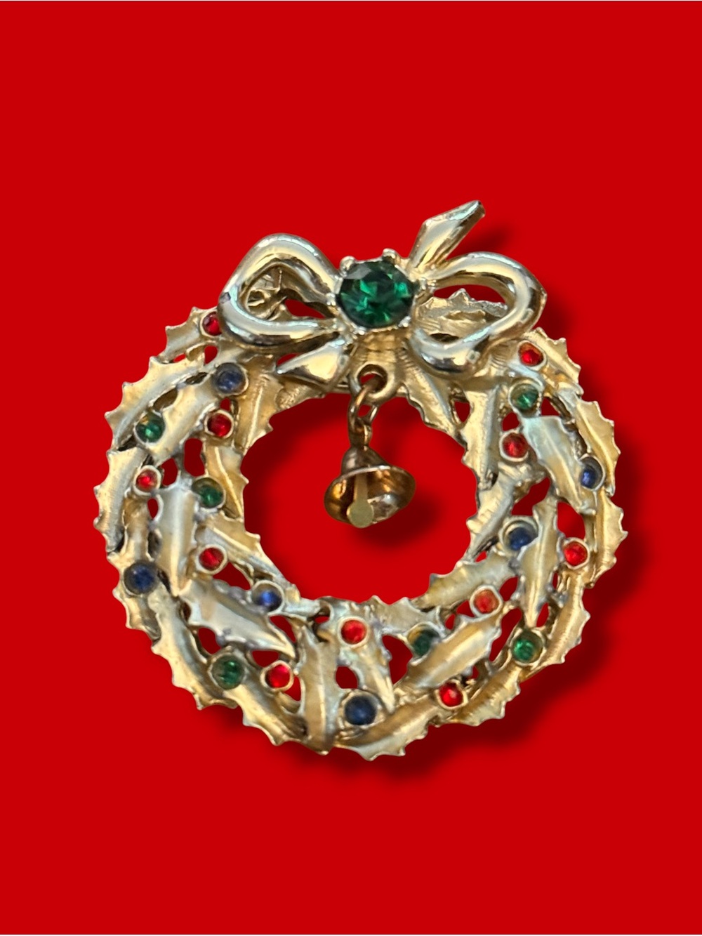 Vintage gold tone Christmas tree brooch